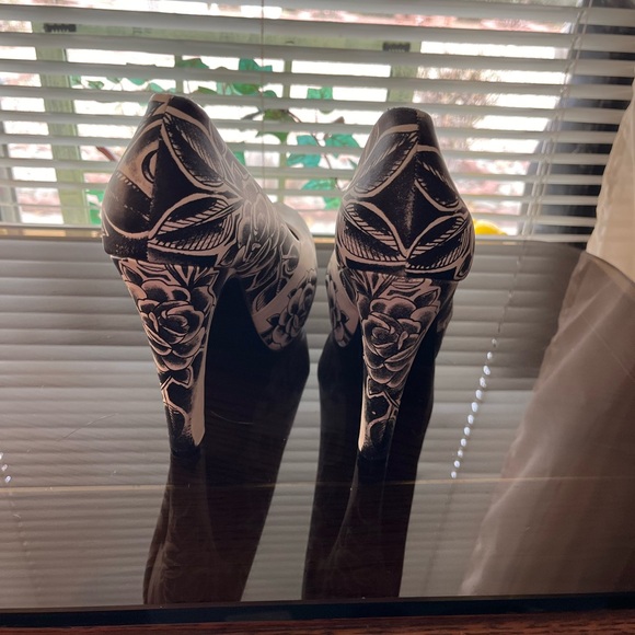 METAL MULISHA Women's Black and White Heels - Picture 4 of 4